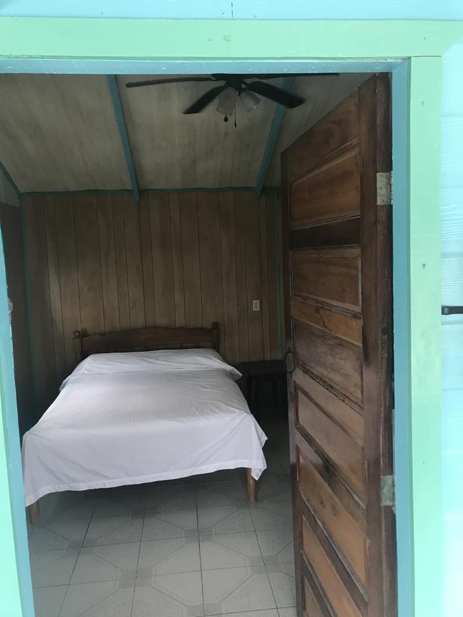 Lorraine's Guest house Caye Caulker