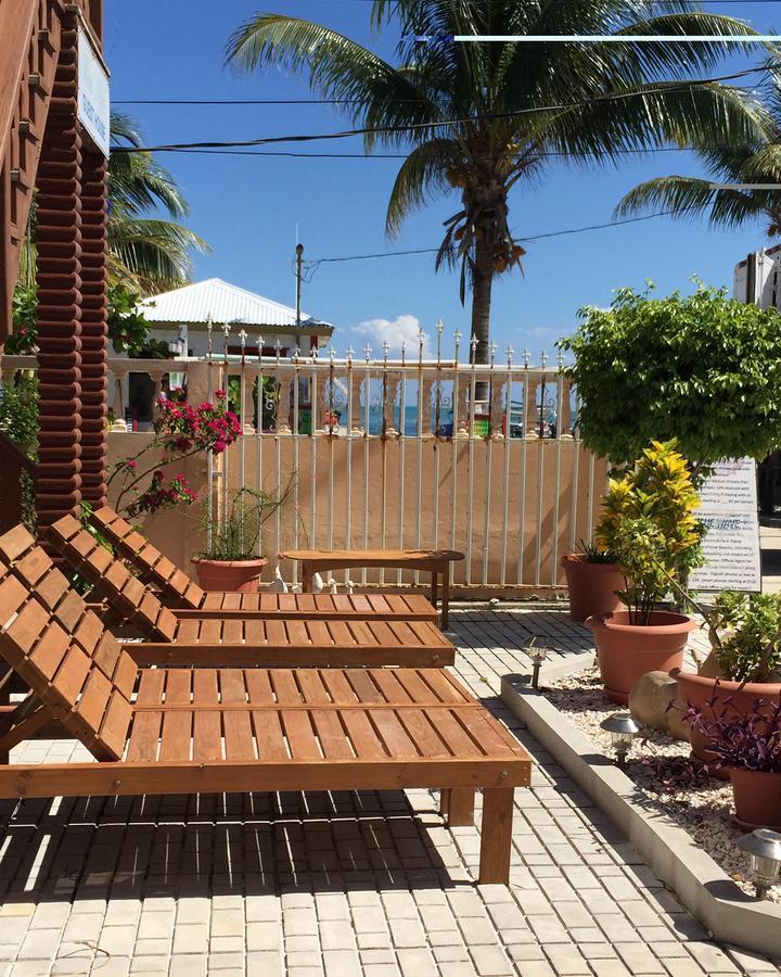 Blue Wave 4* Caye Caulker
