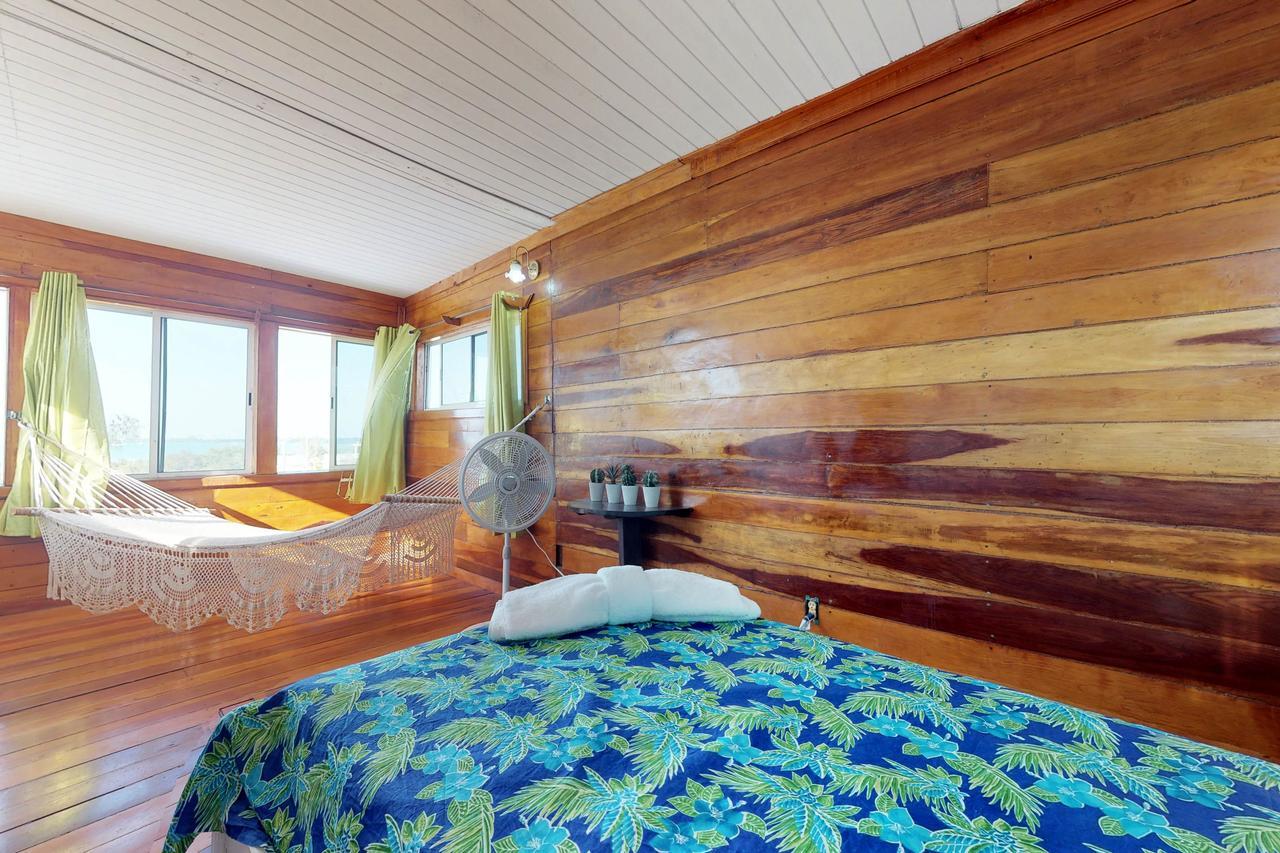 The French Lady - Entire House * Caye Caulker