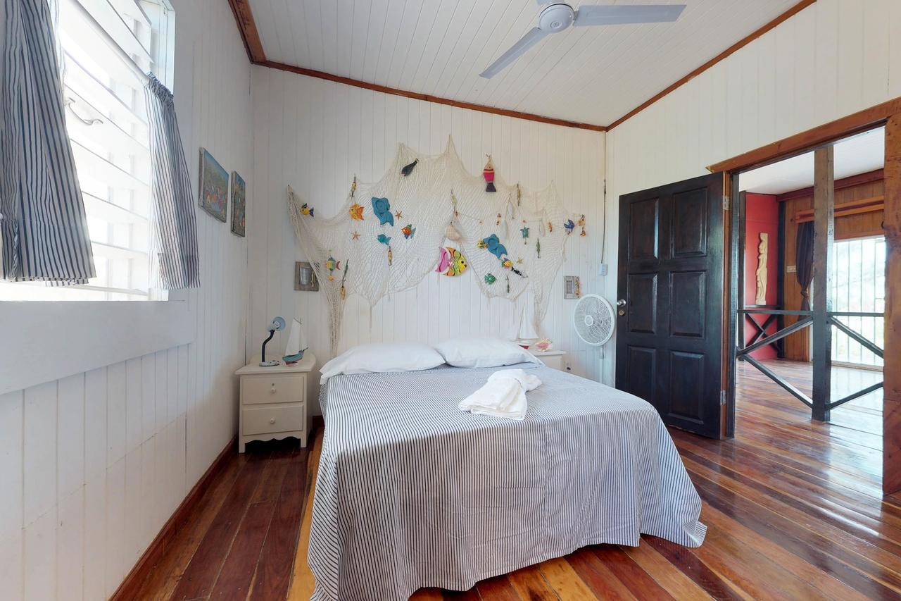 The French Lady - Entire House Caye Caulker