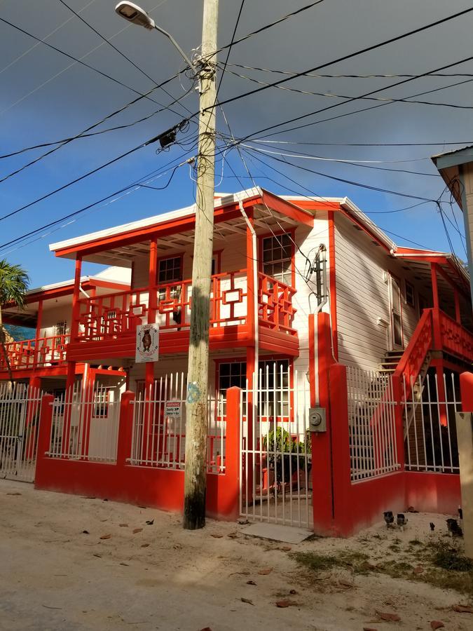 Canuck Cottages Guest house Caye Caulker