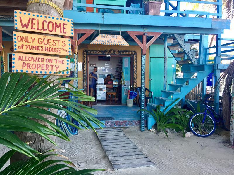 Yuma's House Belize Hostel *