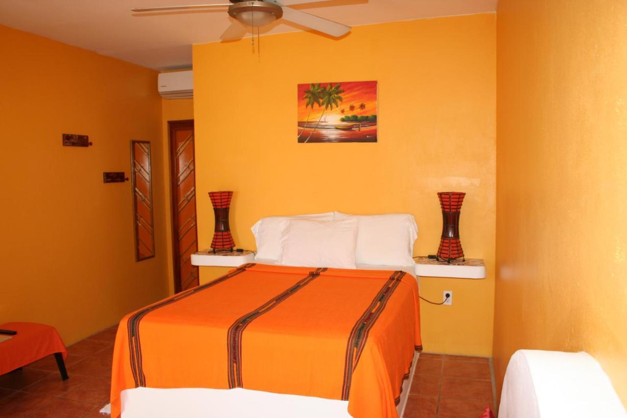 Seaside Cabanas Hotel *