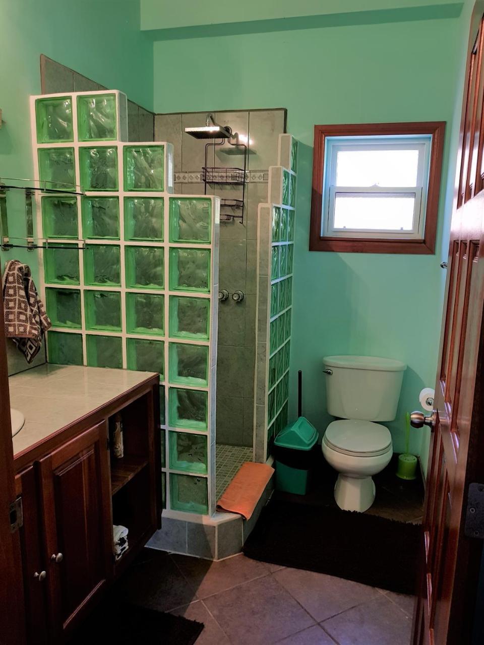 Slo-n-ez Terrace Apartment Caye Caulker