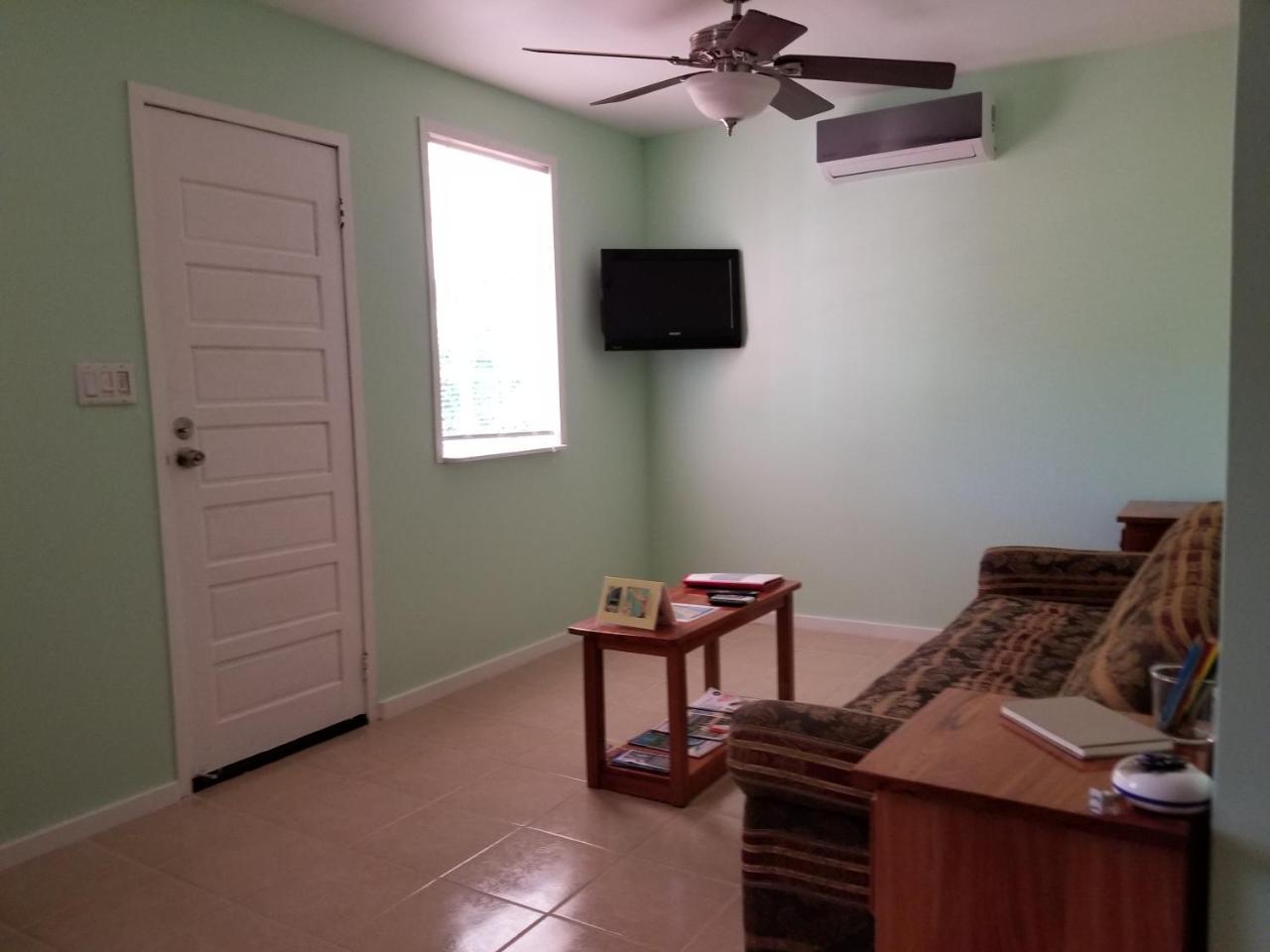 Canuck Cottages Guest house 4*