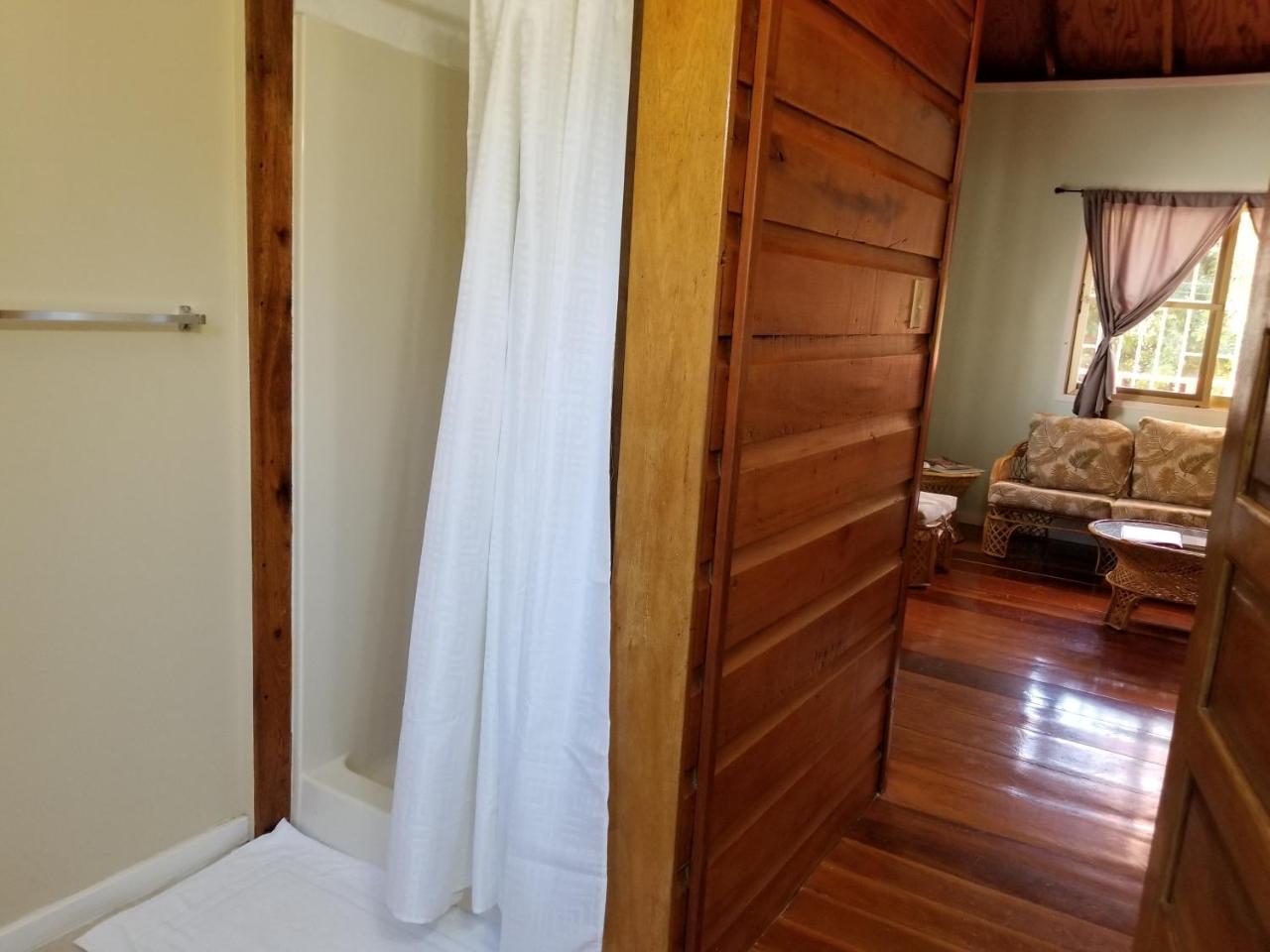Guest house Canuck Cottages Caye Caulker