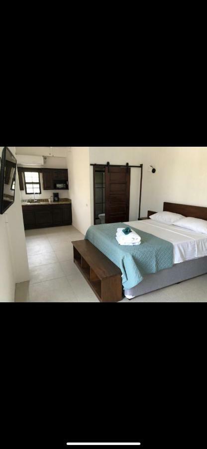 Bay Towers Aparthotel Caye Caulker