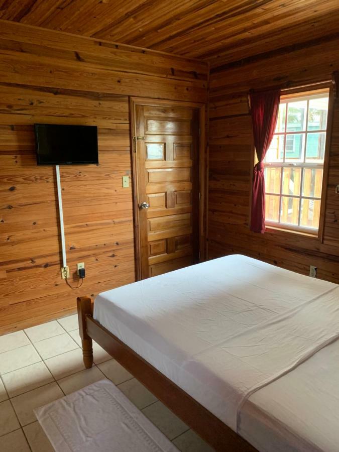 Hotel Blue Wave Caye Caulker