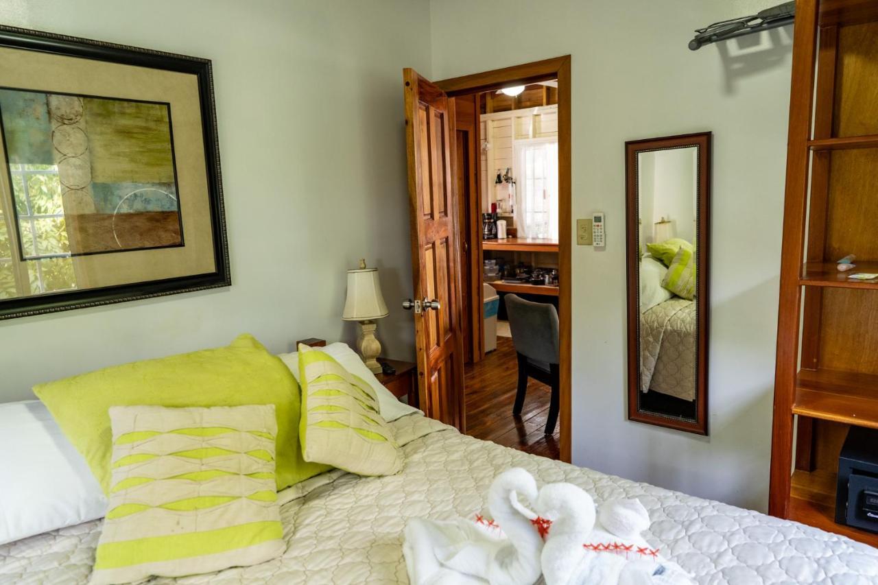 Villa Hummingbirds Caye Caulker