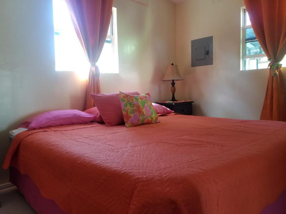 Barefoot Belize Hotel *