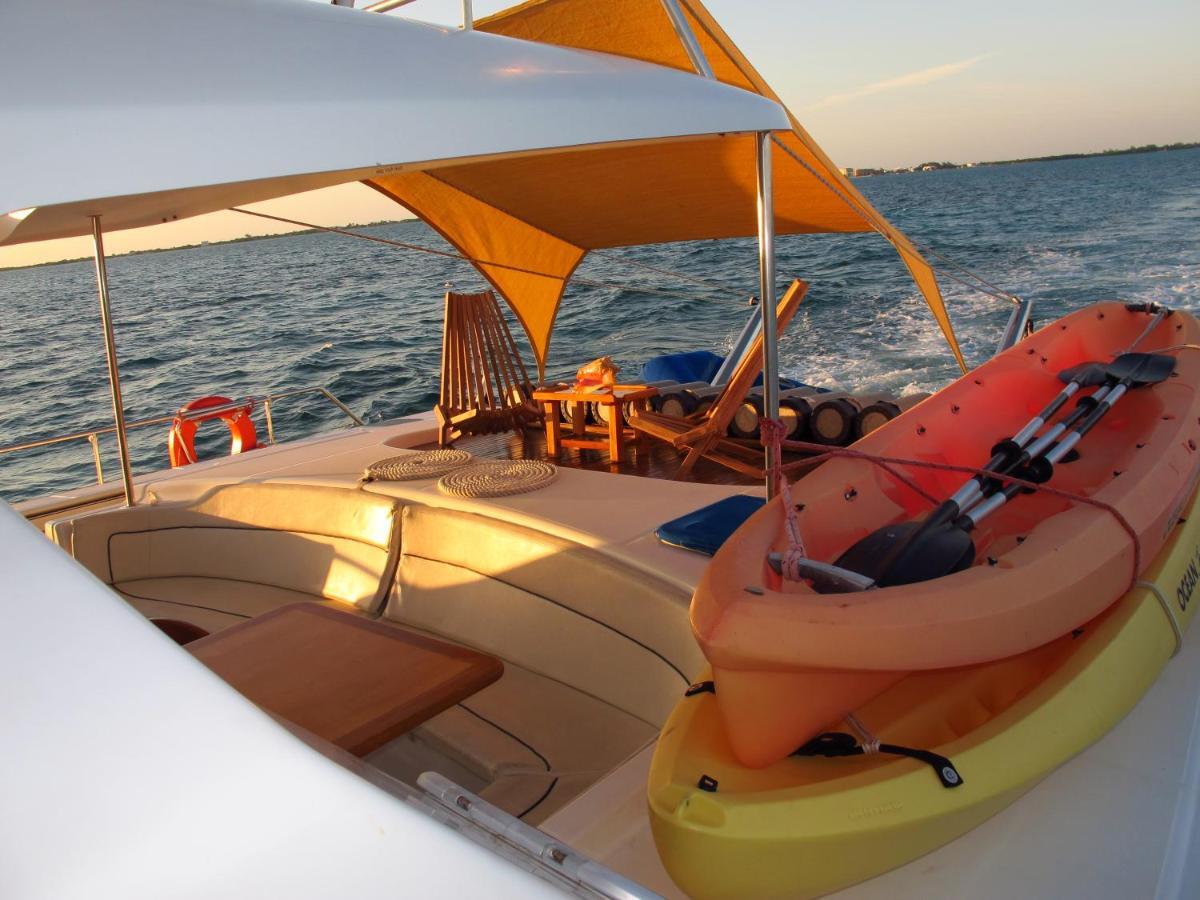 Boat Botel Caye Caulker