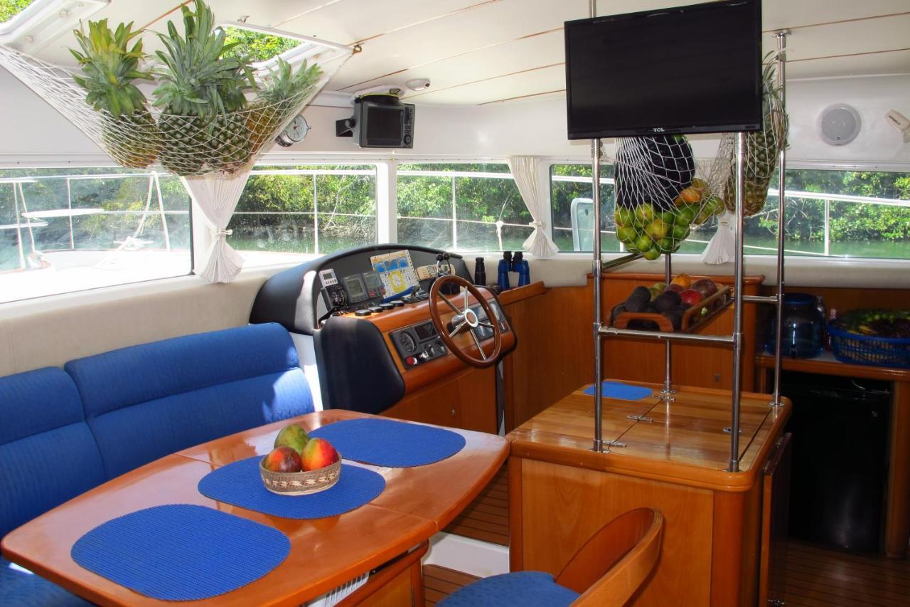 Boat Botel Caye Caulker
