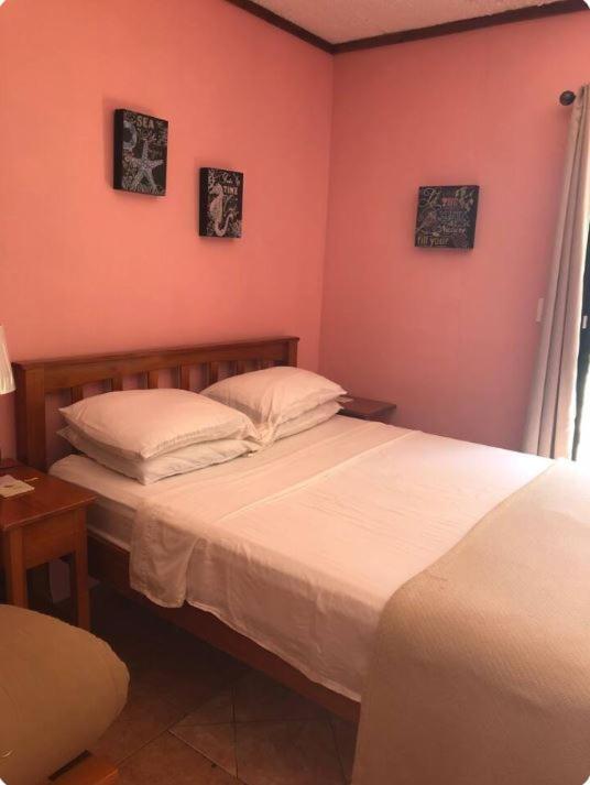 Hotel The Beach Club Resort At Caye Caulker