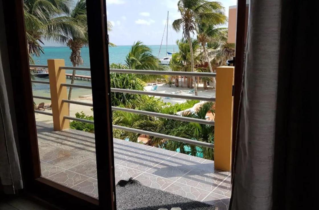 Hotel The Beach Club Resort At Caye Caulker