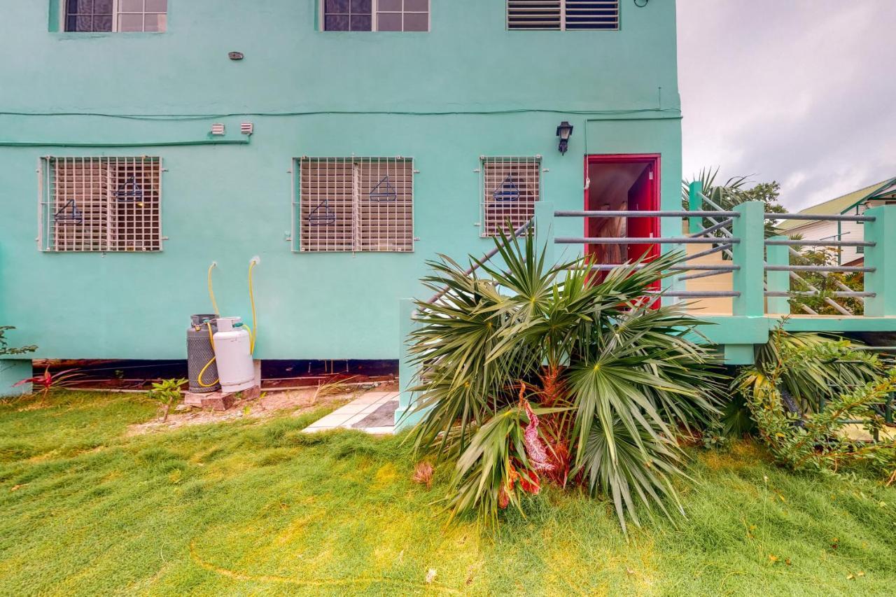 Palmetto#1 @ Island Hotel Caye Caulker