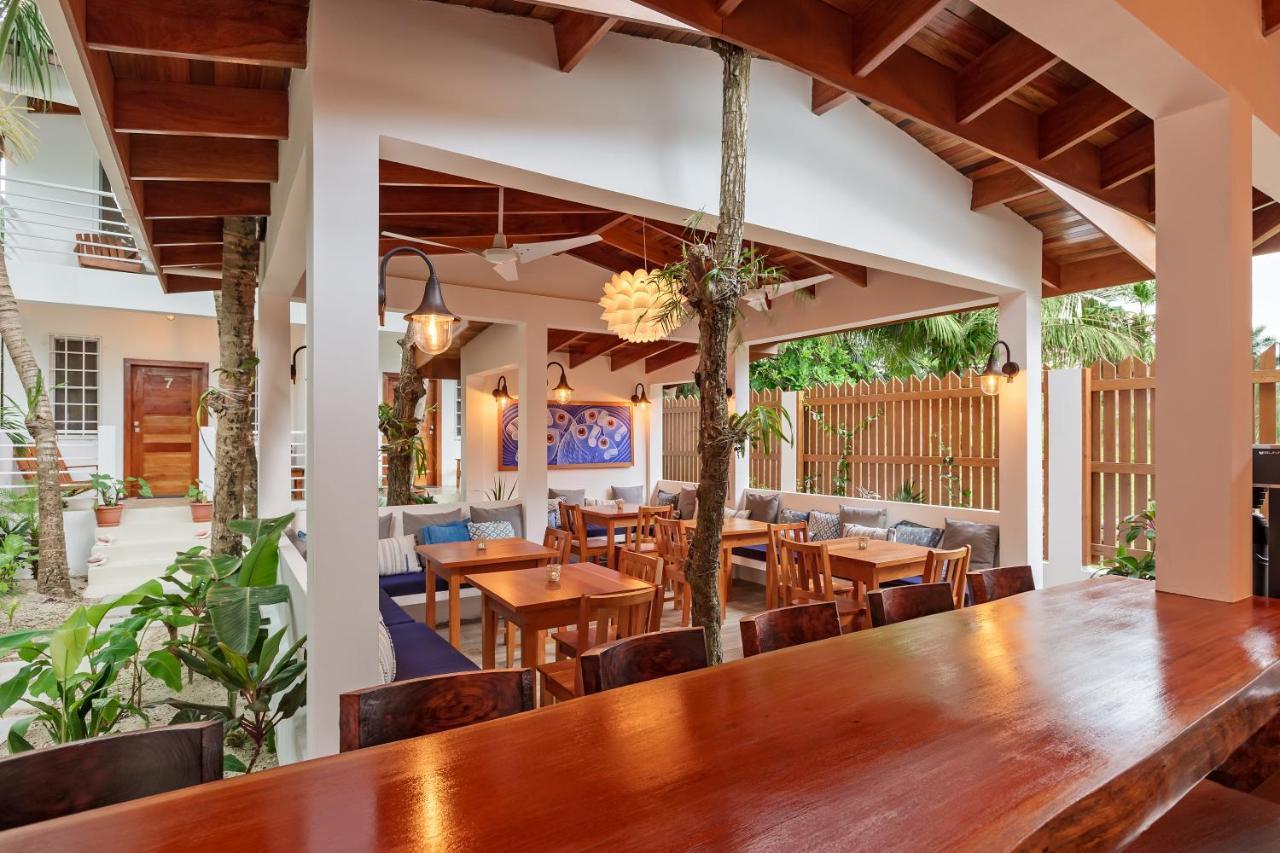 Hotel Weezie's Ocean Front And Garden