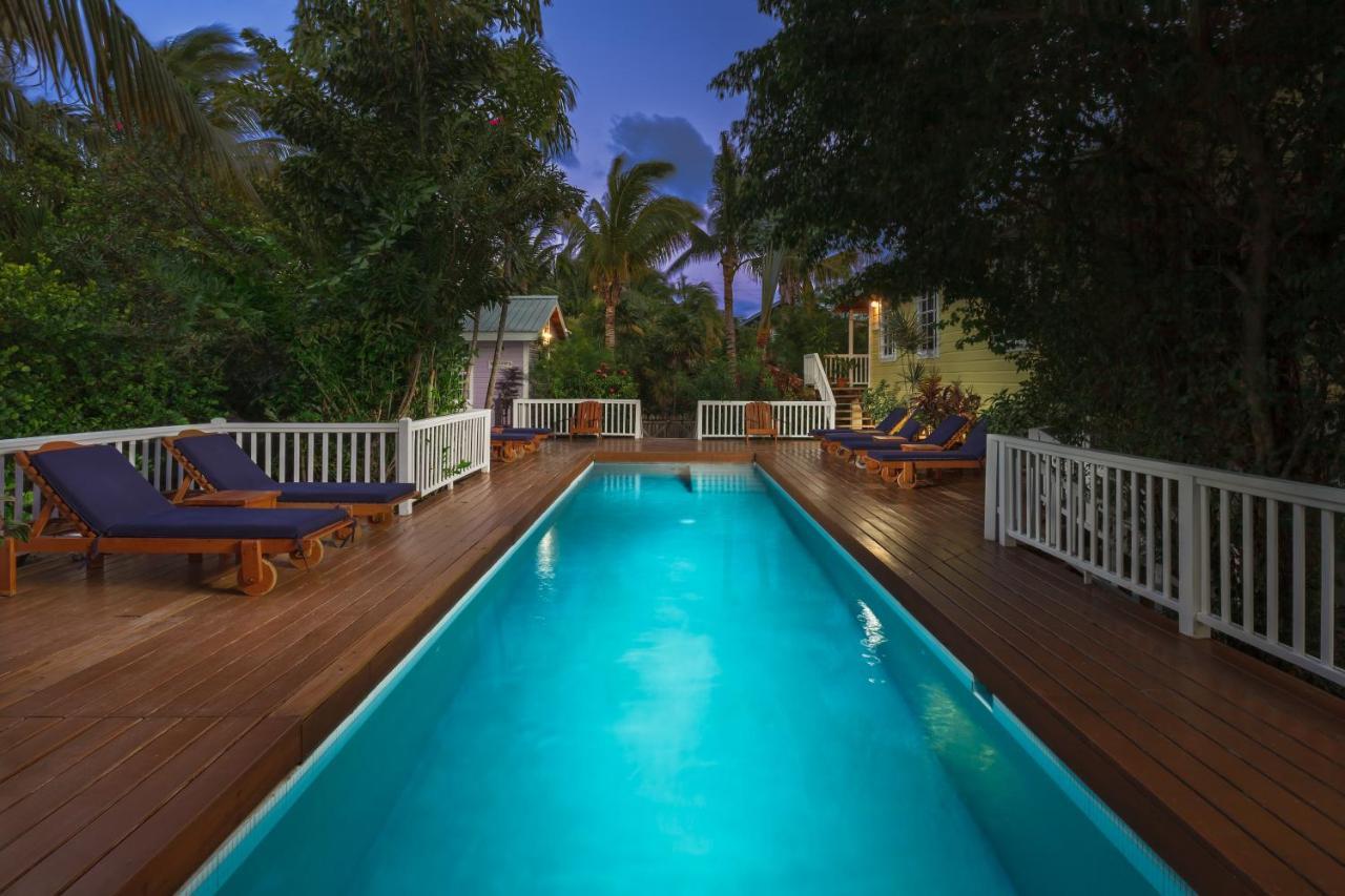 Weezie's Ocean Front And Garden 3*