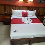 Caye Caulker Plaza Hotel