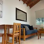 Weezie\'S Ocean Front Hotel And Garden Cottages
