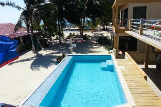 Club Budget At Popeyes * Caye Caulker