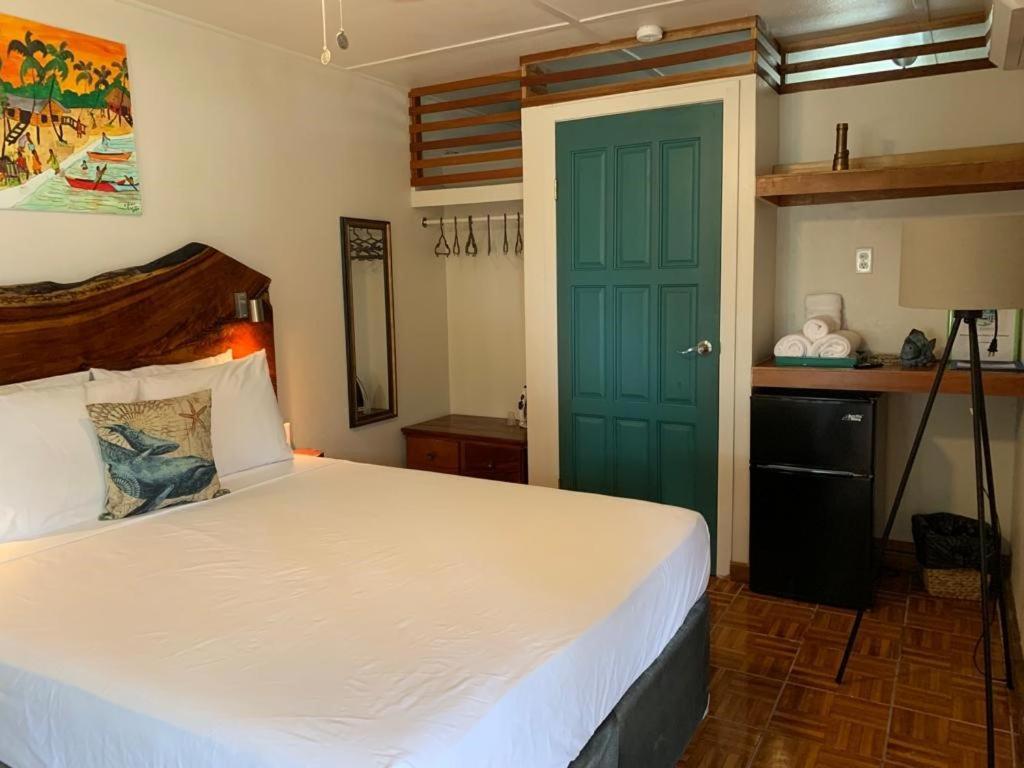 The Bounty 3* Caye Caulker