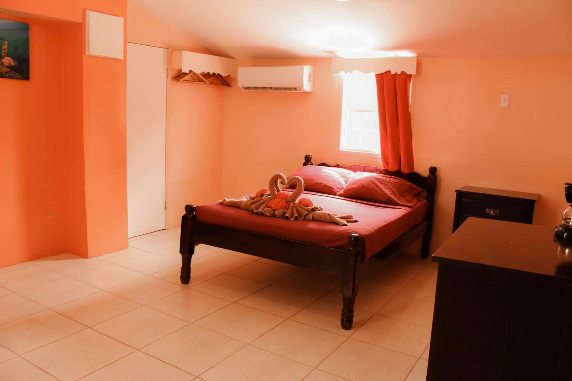 Tropical Paradise Hotel Caye Caulker