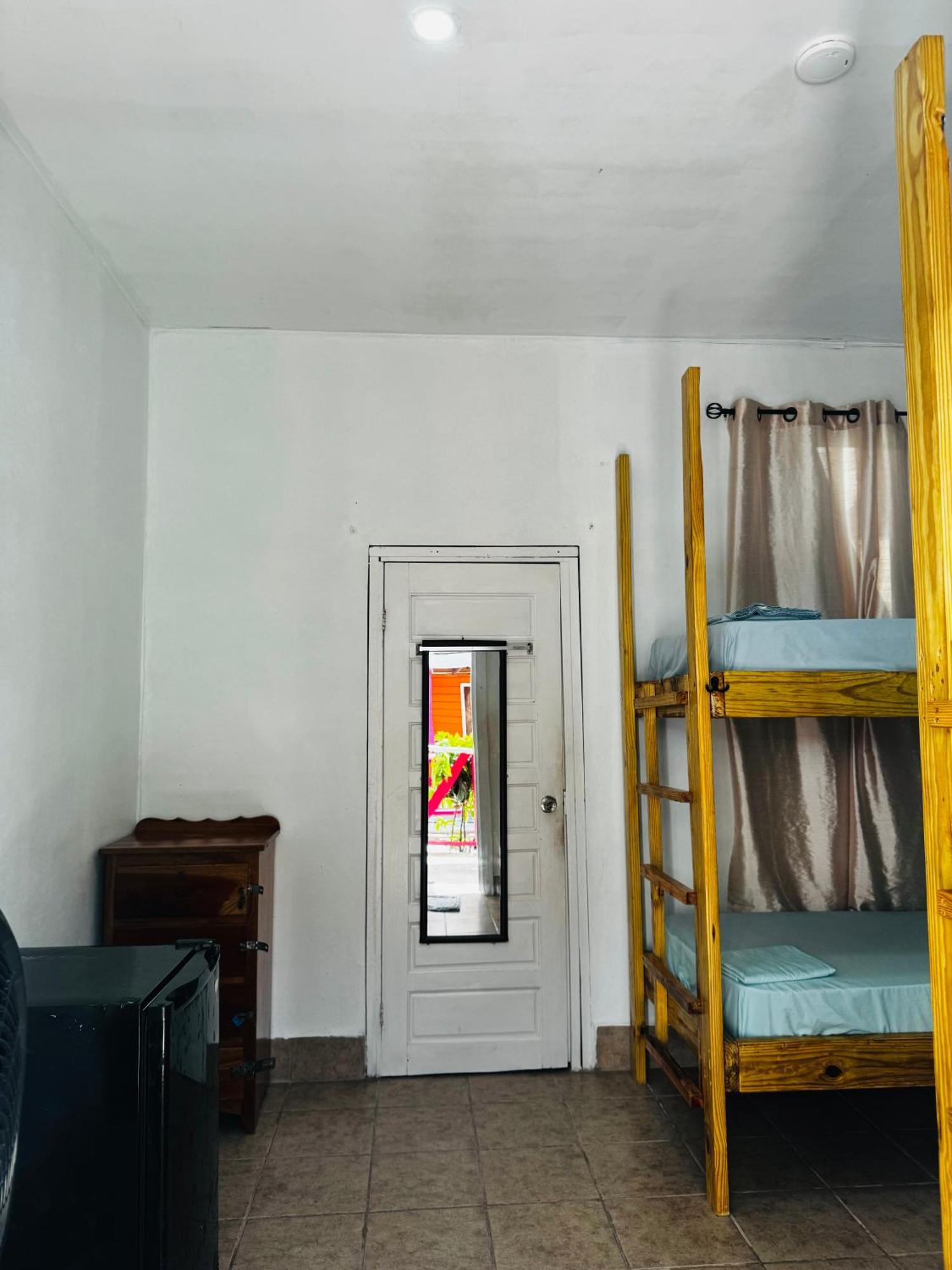 Go Slow Hostel Caye Caulker
