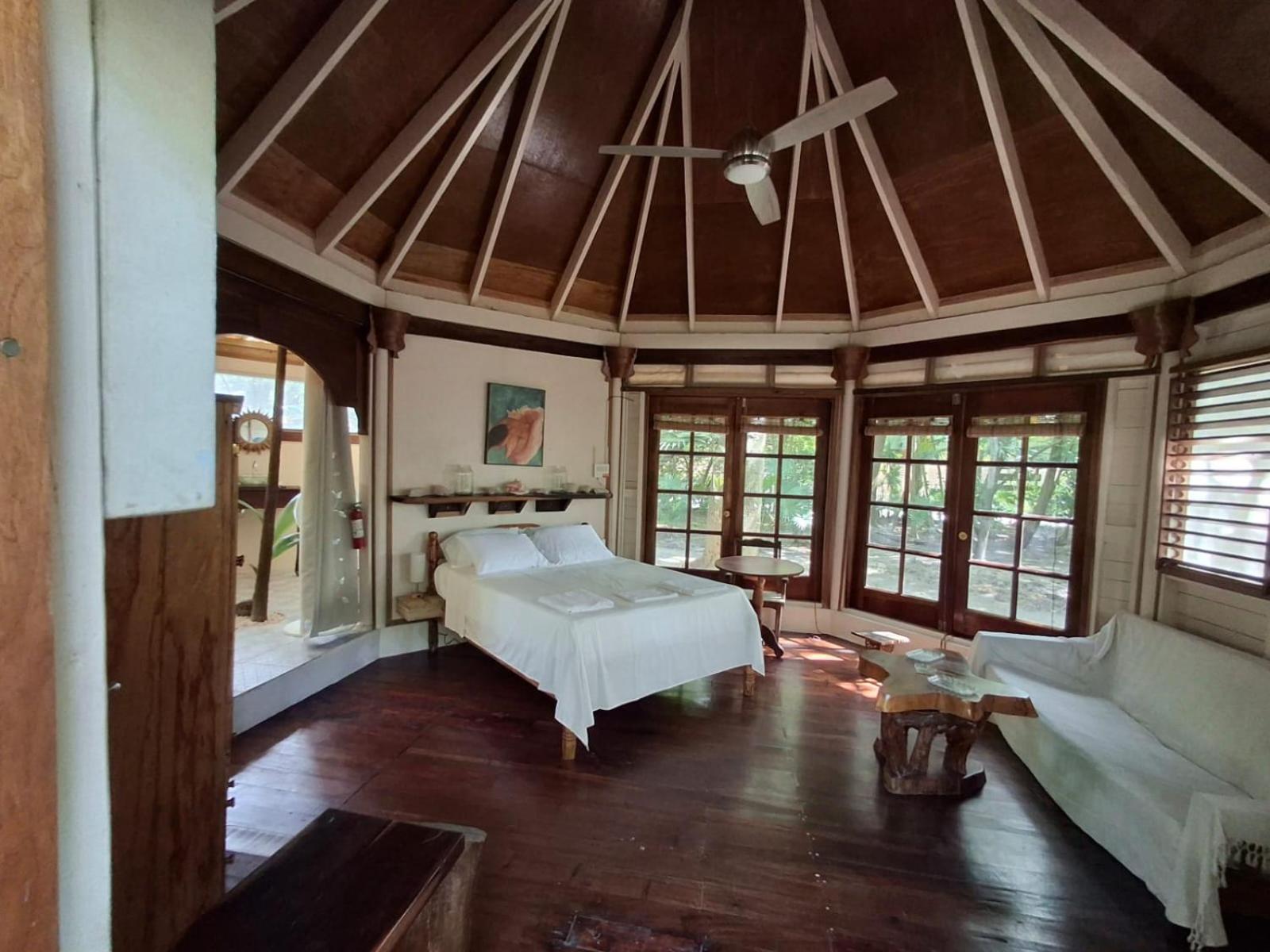 Jungle Cocoon Bed & Breakfast Caye Caulker