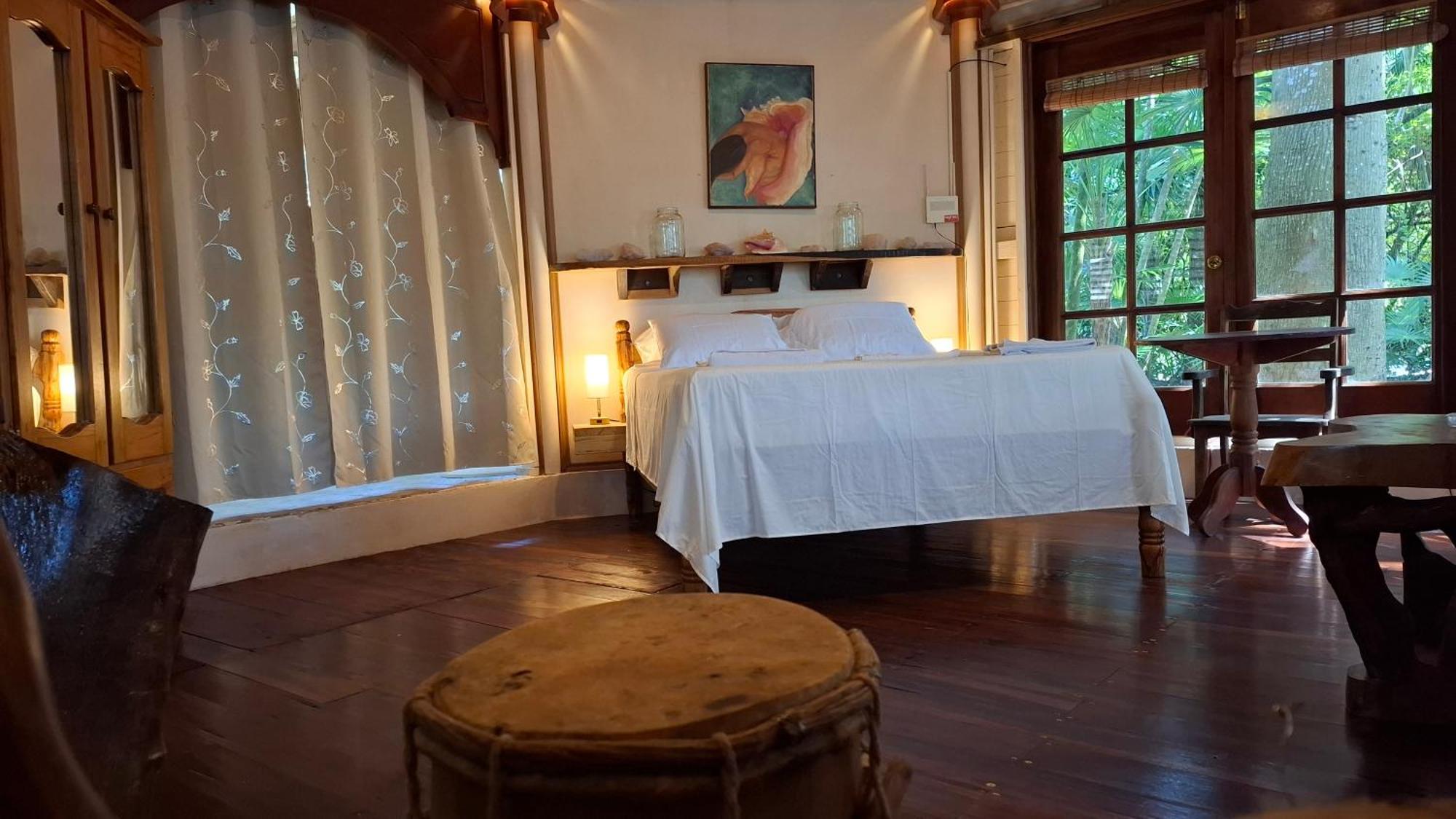 Bed & Breakfast Jungle Cocoon Caye Caulker