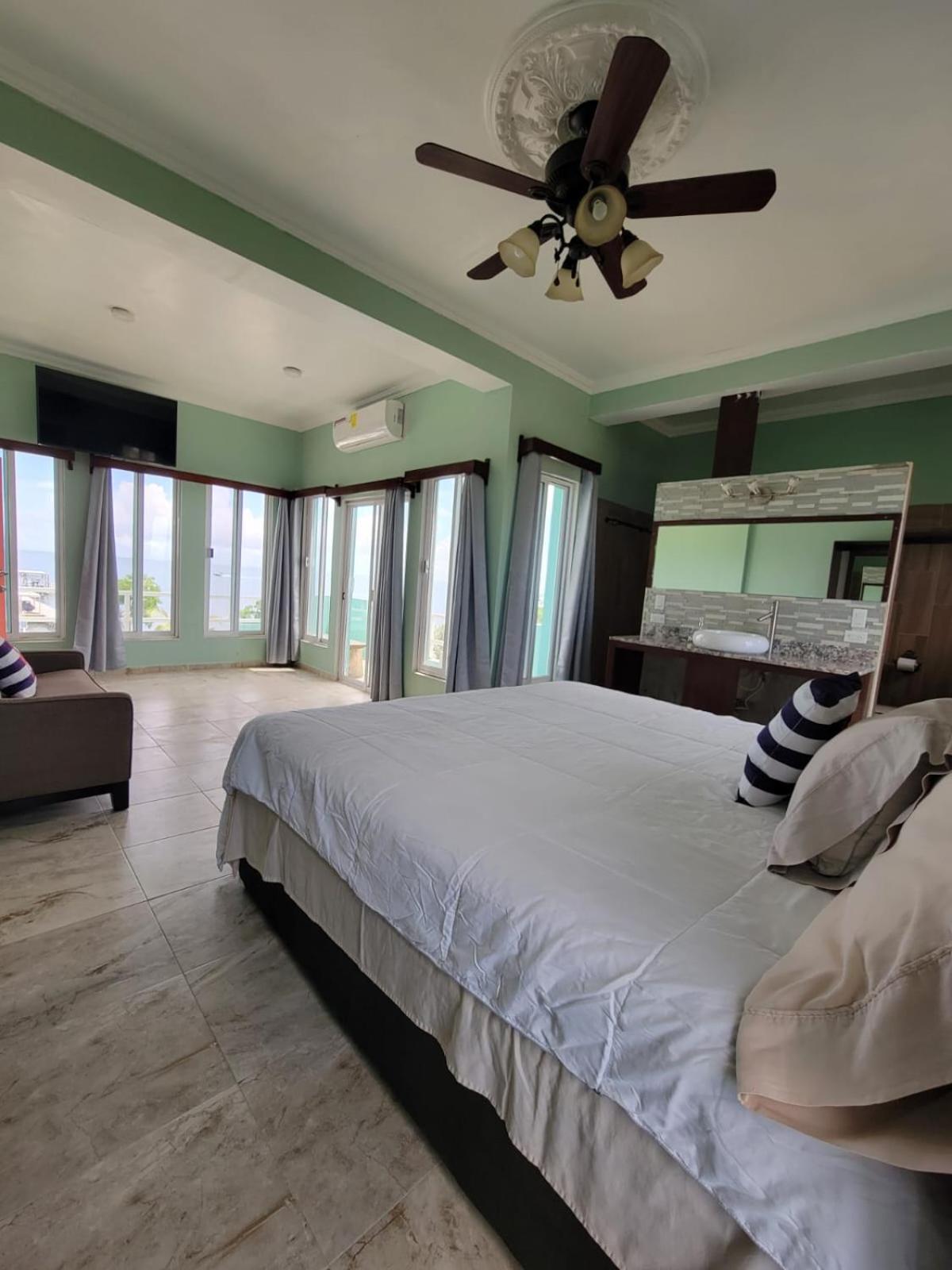 Island Magic * Caye Caulker