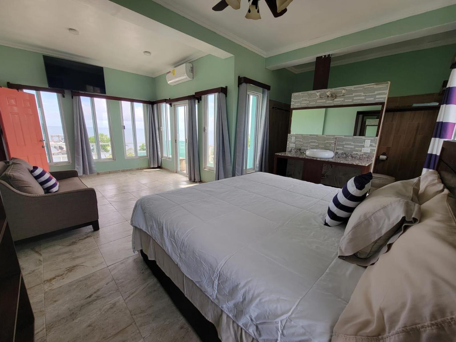 Island Magic * Caye Caulker