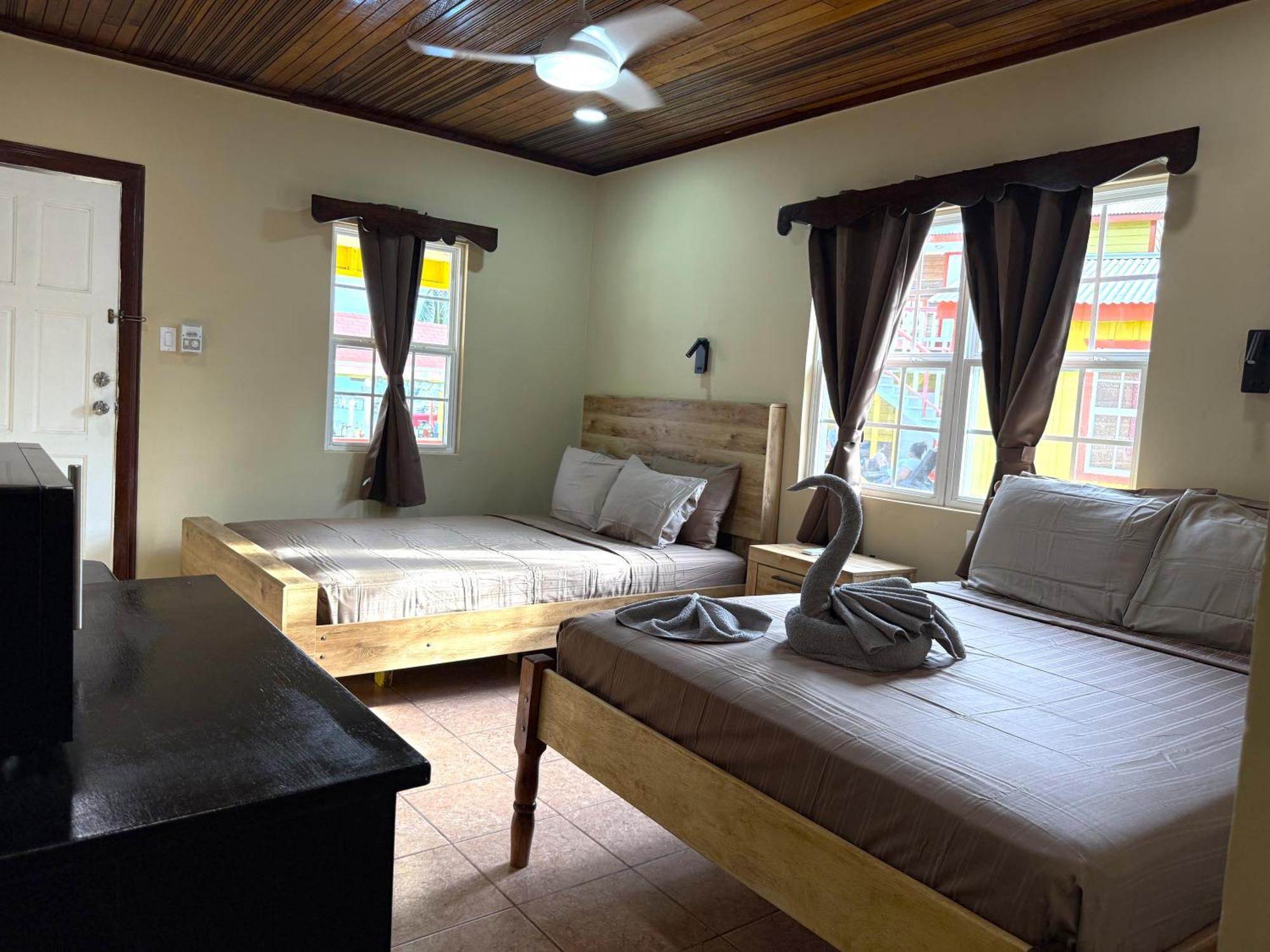 Hotel Tropical Paradise Caye Caulker