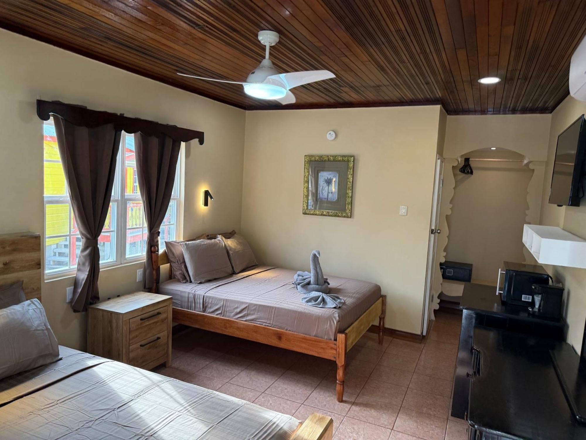 Tropical Paradise Hotel Caye Caulker