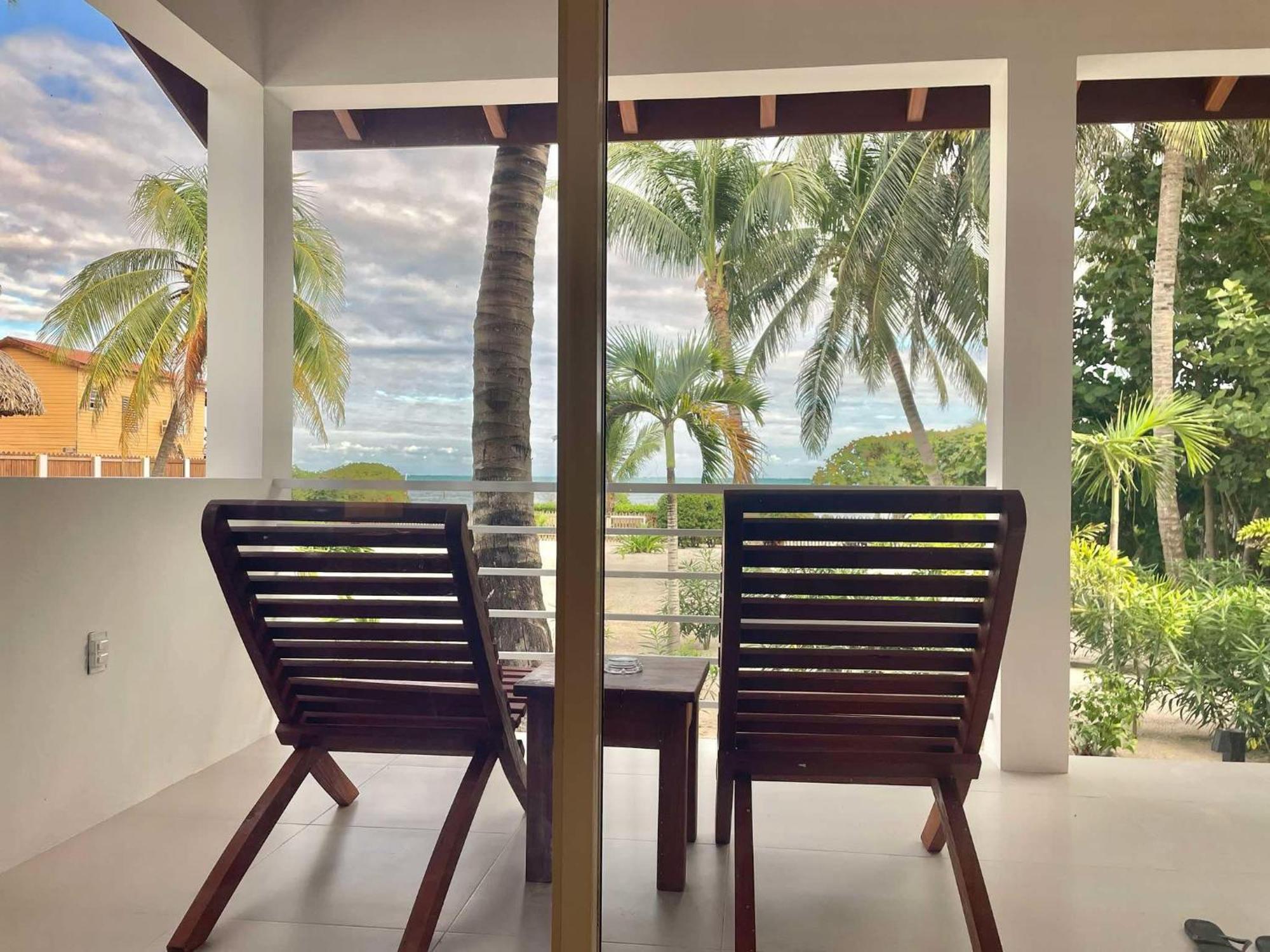Weezie's Ocean Front And Garden Hotel 3*