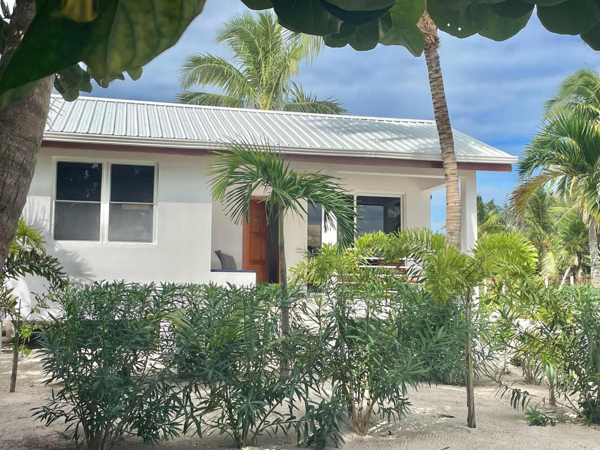 Weezie's Ocean Front And Garden 3*