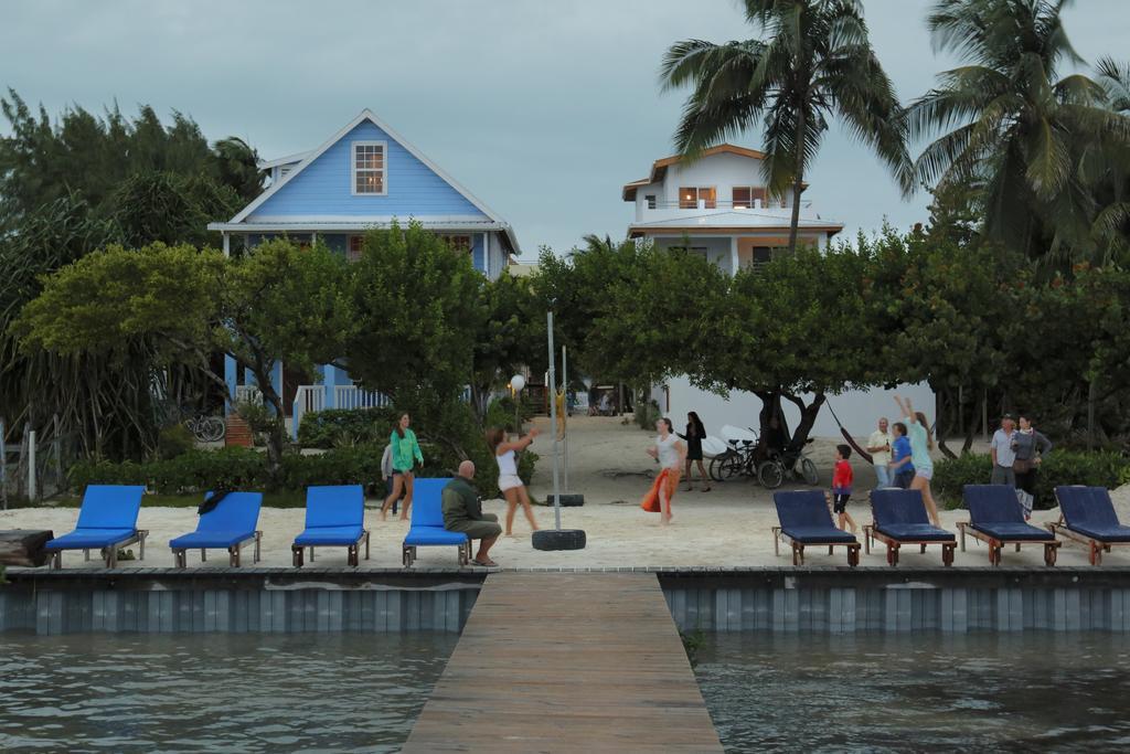 Hotel Weezie's Ocean Front And Garden Caye Caulker