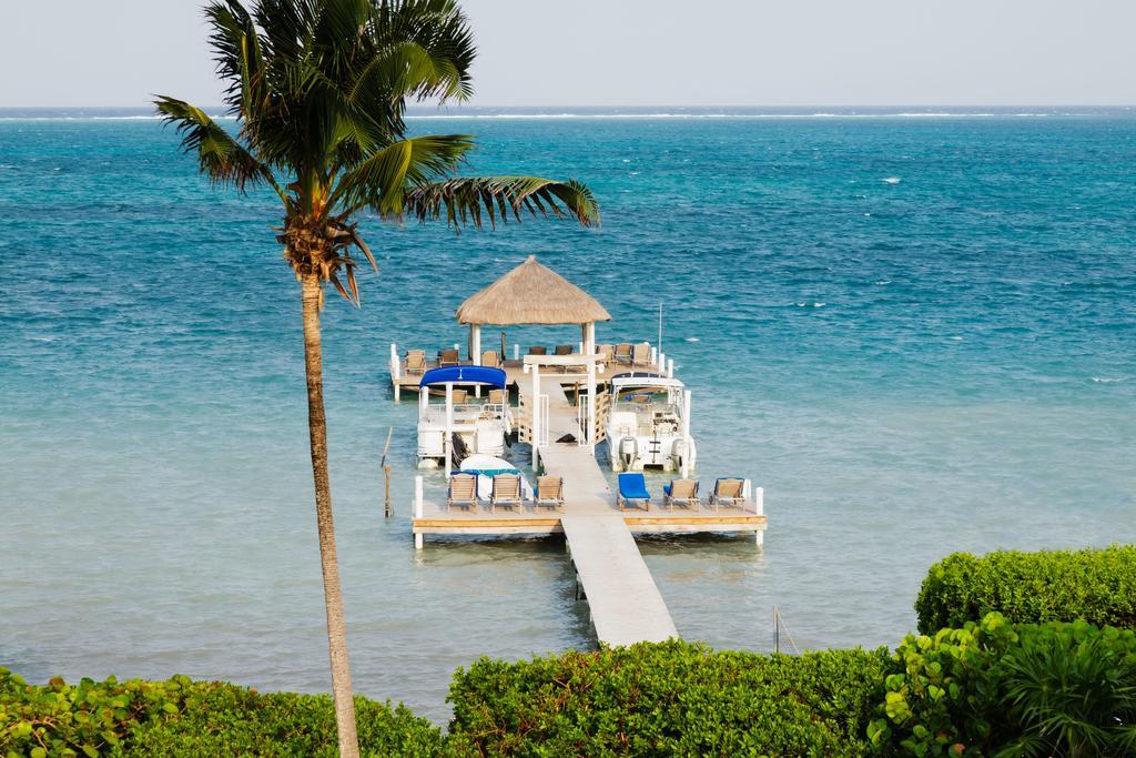 Hotel Weezie's Ocean Front And Garden