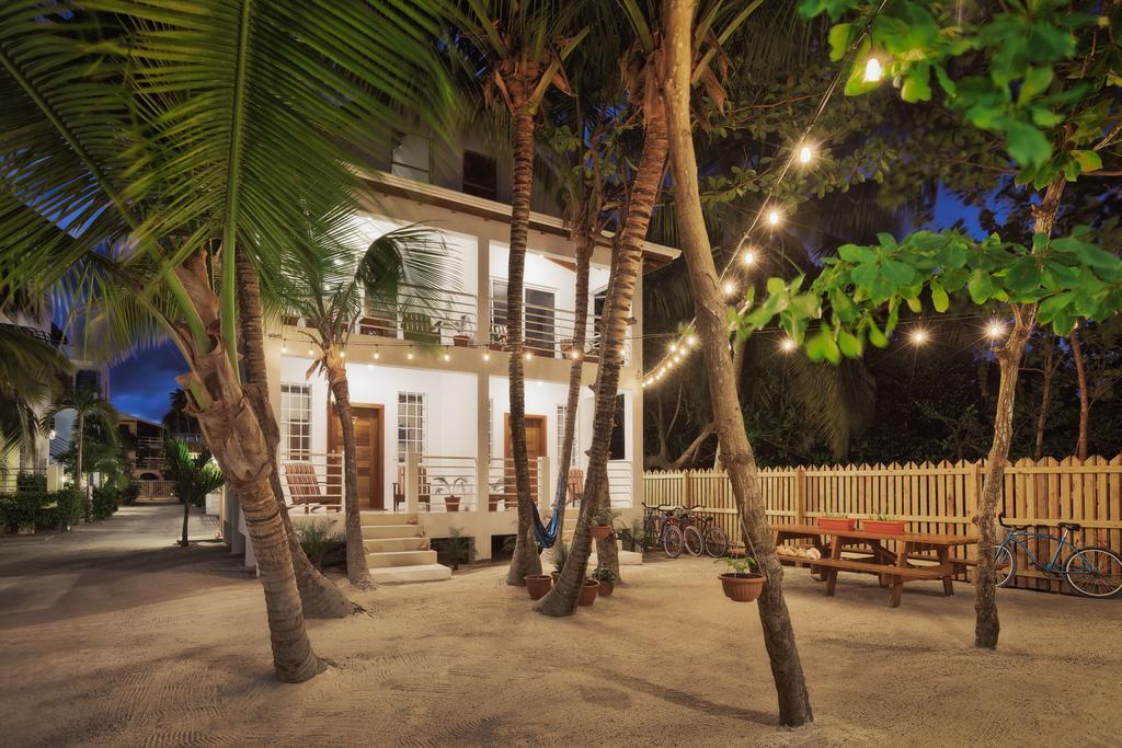 Weezie's Ocean Front And Garden
