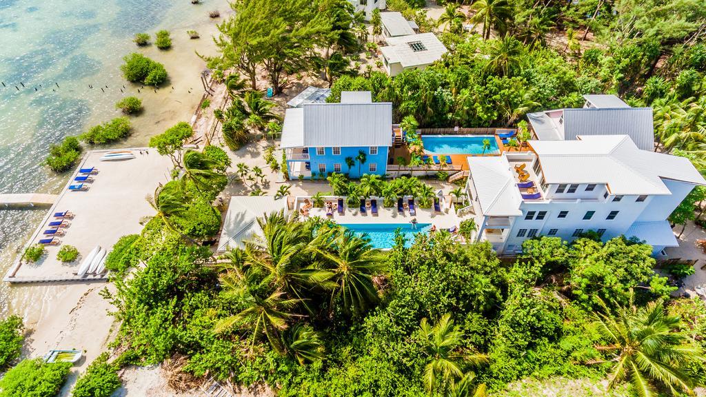 Hotel Weezie's Ocean Front And Garden