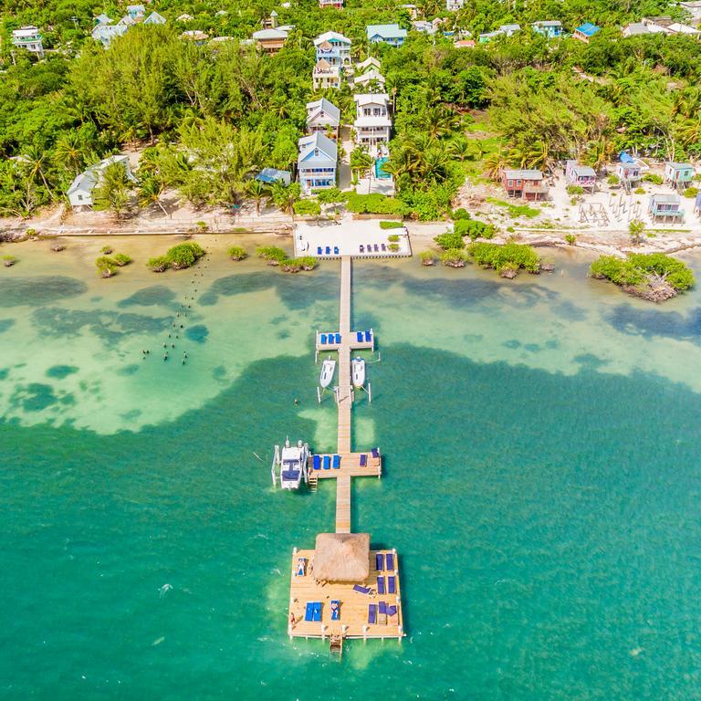 Hotel Weezie's Ocean Front And Garden Caye Caulker