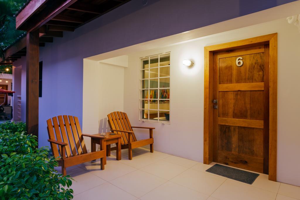 Hotel Weezie's Ocean Front And Garden 3*