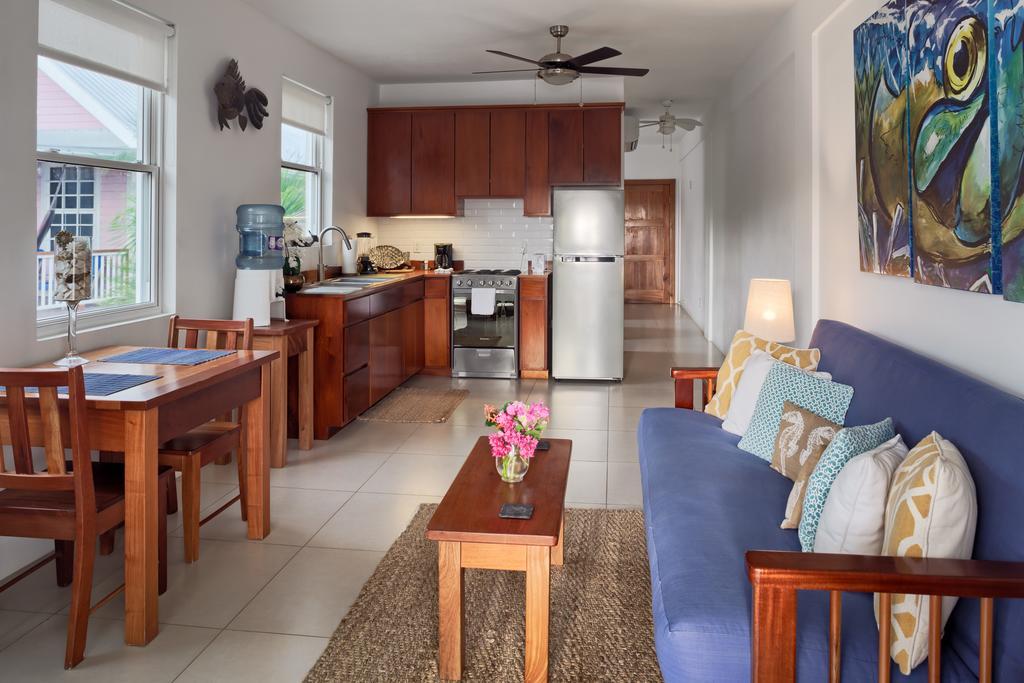 Weezie's Ocean Front And Garden Hotel 3*
