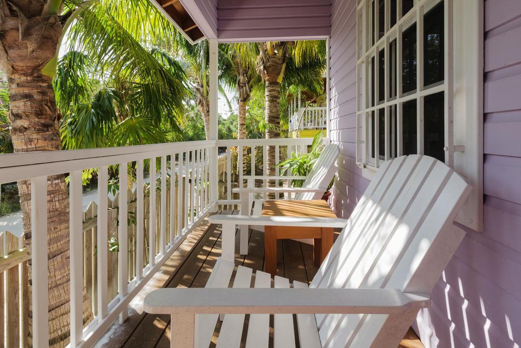 Weezie's Ocean Front And Garden Hotel Caye Caulker