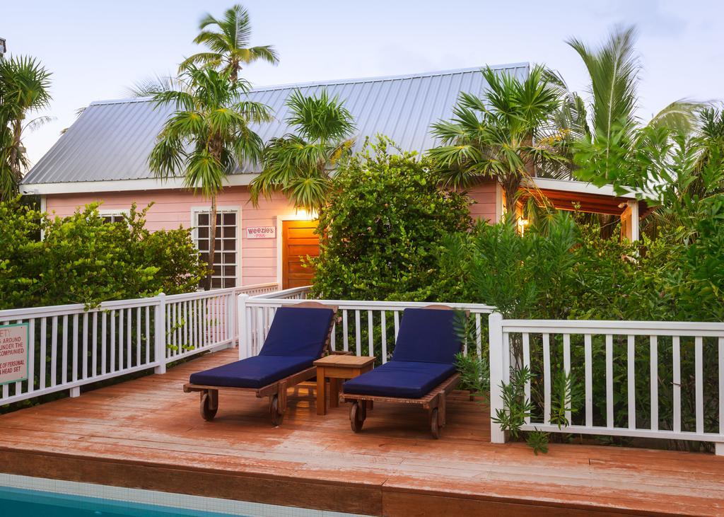 Weezie's Ocean Front And Garden Hotel
