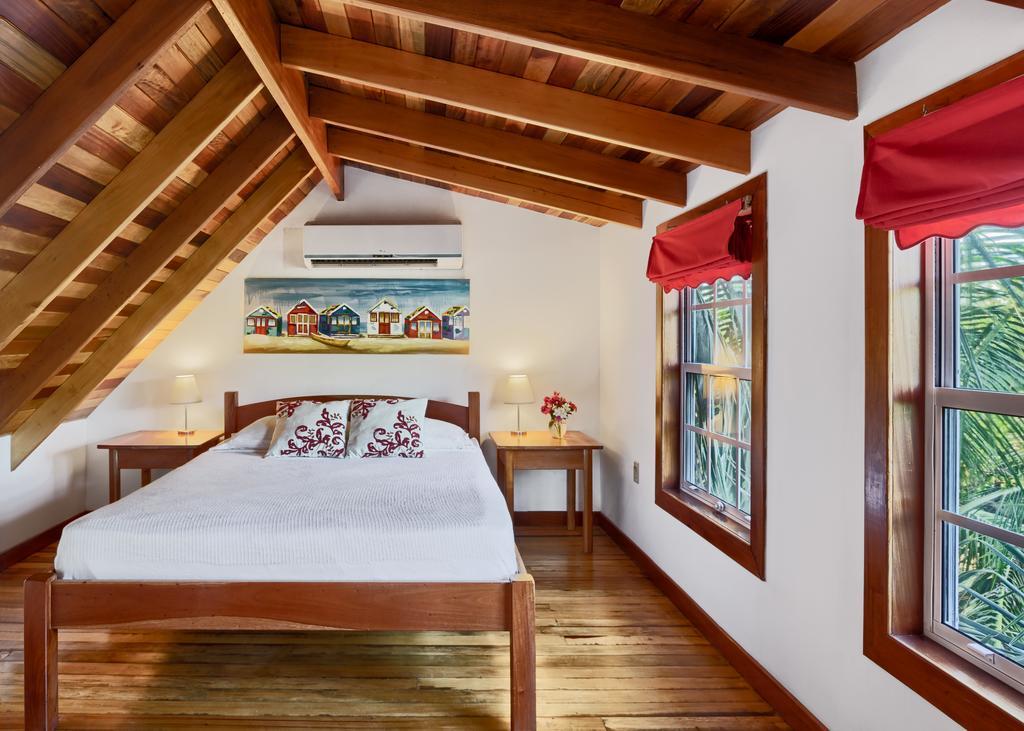 Hotel Weezie's Ocean Front And Garden Caye Caulker