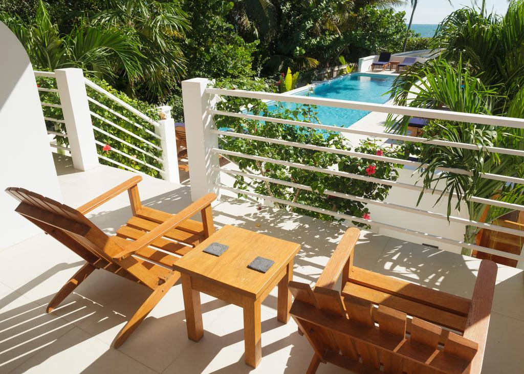 Hotel Weezie's Ocean Front And Garden 3*