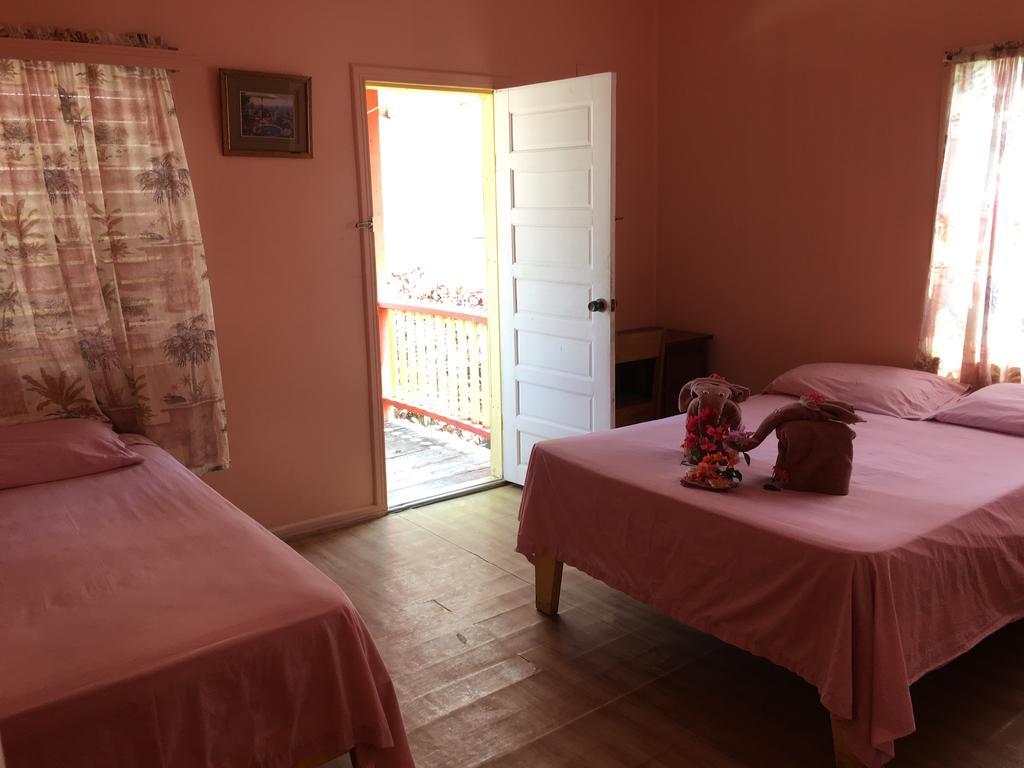 Hotel Tropical Paradise Caye Caulker