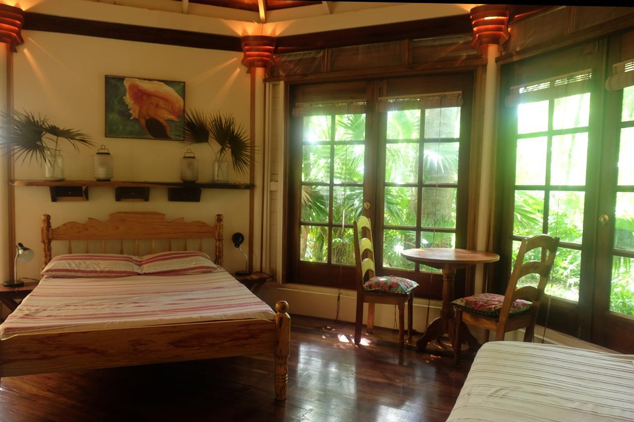 Jungle Cocoon Bed & Breakfast Caye Caulker