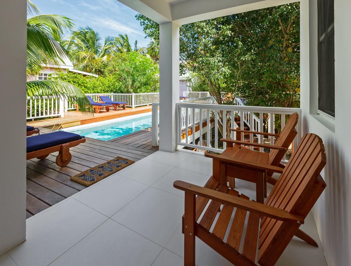 Hotel Weezie's Ocean Front And Garden