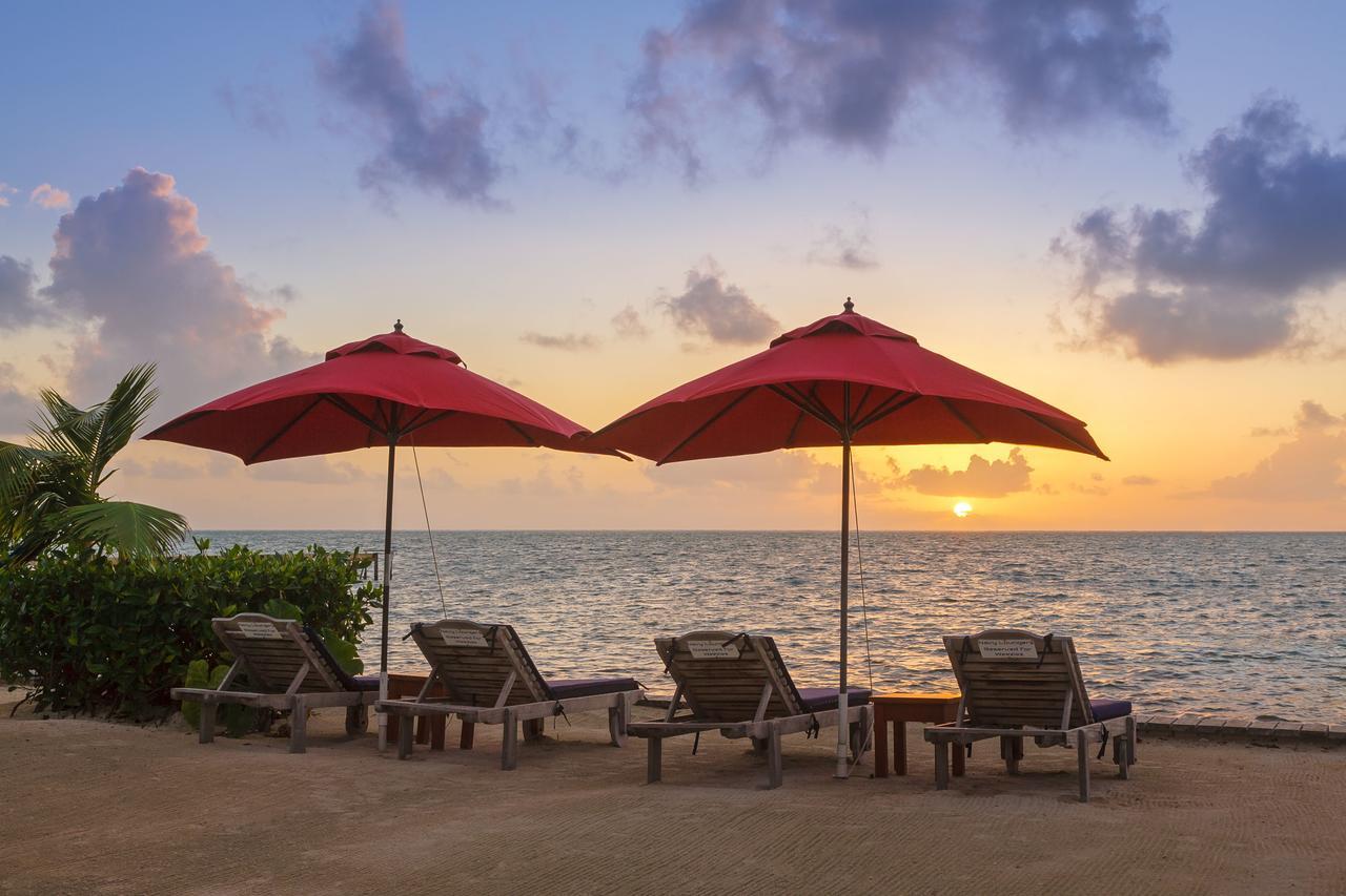 Weezie's Ocean Front And Garden 3* Caye Caulker